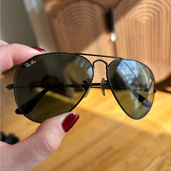 Ray-Ban Classic Black Aviator Sunglasses - Picture 2 of 3